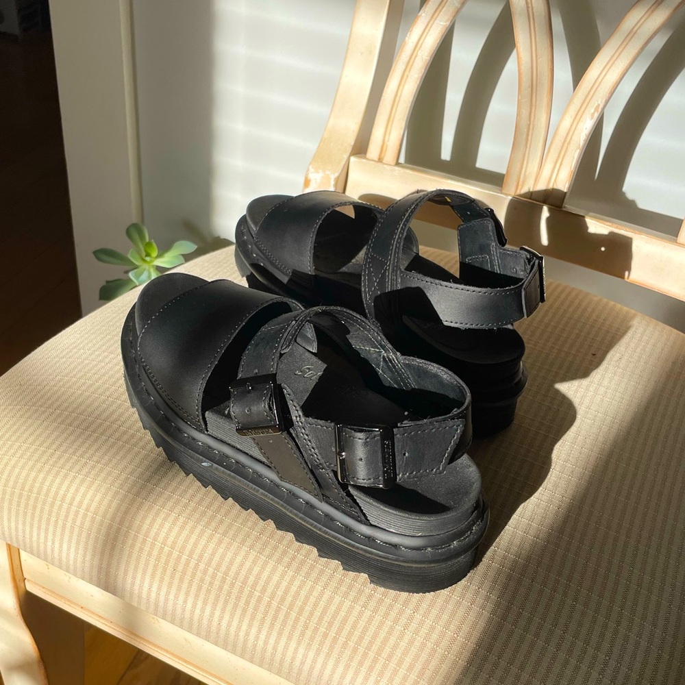 Dr. Martens Voss Leather Strap Sandals (black) US 7